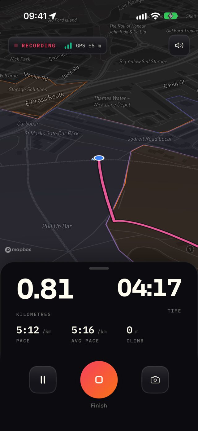 Recording a run in Stryde: distance, time and pace over the live map